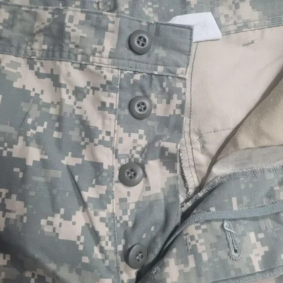 US Army ACU Cargo Pants Mens Medium Regular Green Camo Ripstop Made In USA - Picture 2 of 16